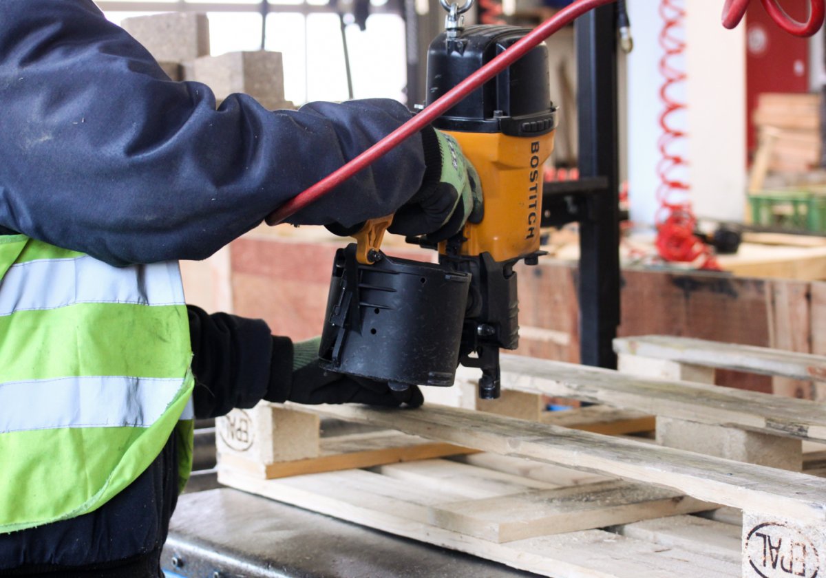 Vorschaubild Paletten Reparatur