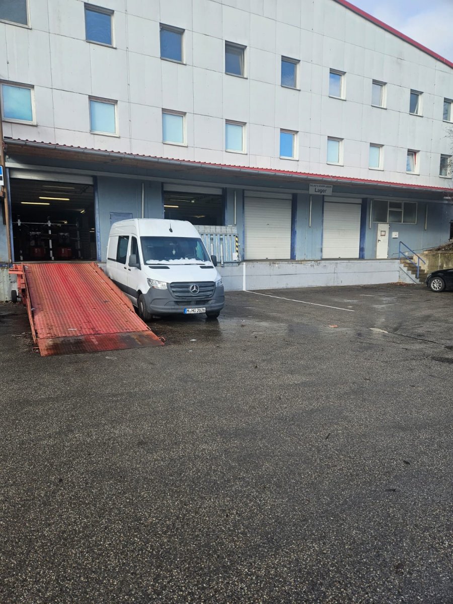 Vorschaubild Vor dem Lager