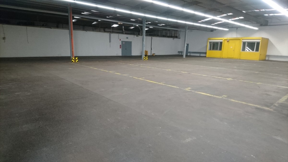 Vorschaubild Hallenfläche mit Meisterbüro
