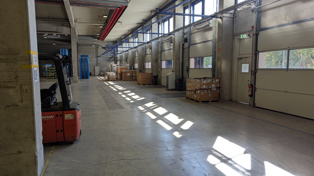 Vorschaubild Lagerhalle innen