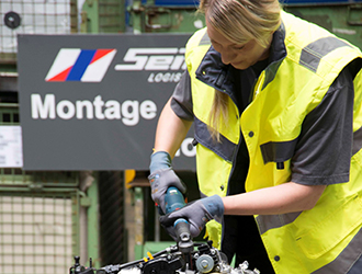 Vorschaubild 01_Motorenmontage1-beschnitten.jpg