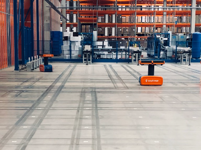 Miniaturbild Transportroboter vernetzen die Arbeitsplätze